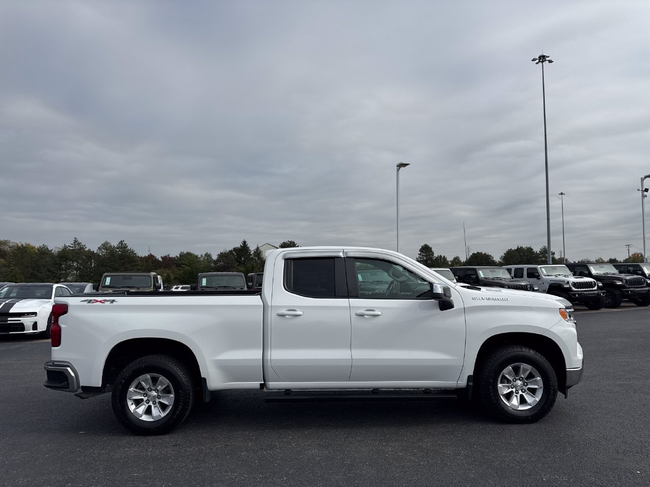Used 2023 Chevrolet Silverado 1500 LT w/ Protection Package AWD/4WD image 2