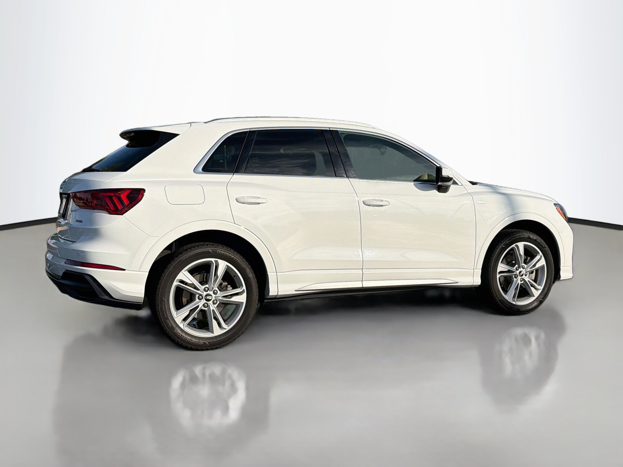 Used 2021 Audi Q3 2.0T Premium AWD/4WD image 2