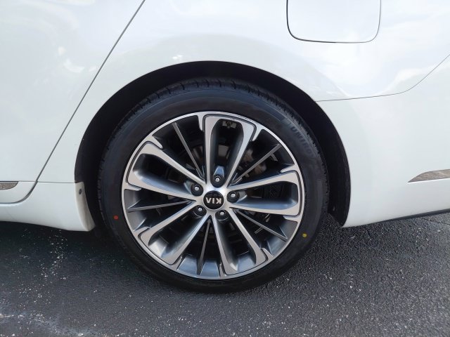 Used 2019 Kia Cadenza Technology FWD image 13