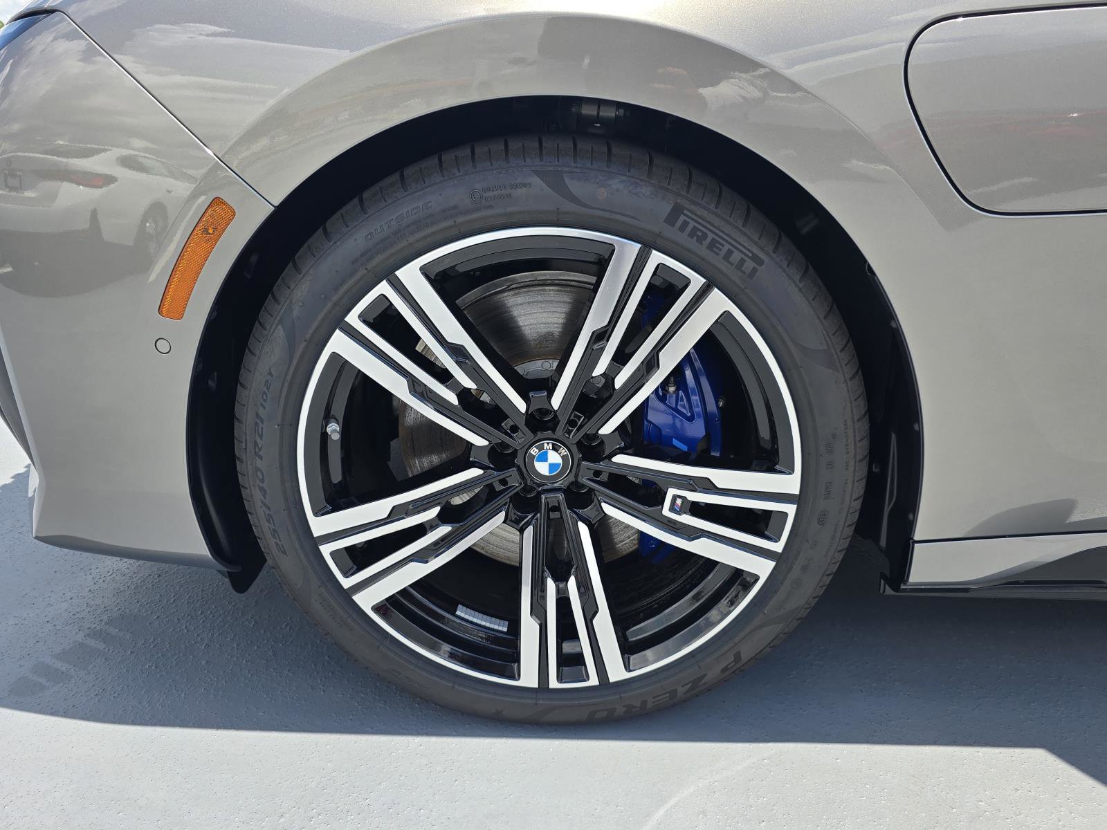 New 2025 BMW 750e xDrive w/ Premium Package image 10