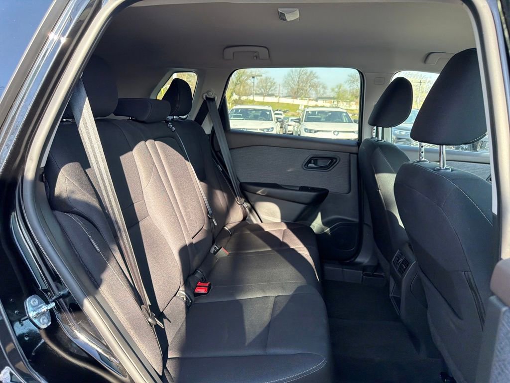 Used 2023 Nissan Rogue S image 31