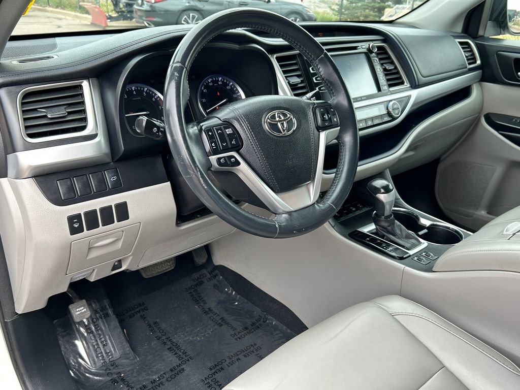 Used 2016 Toyota Highlander XLE image 8