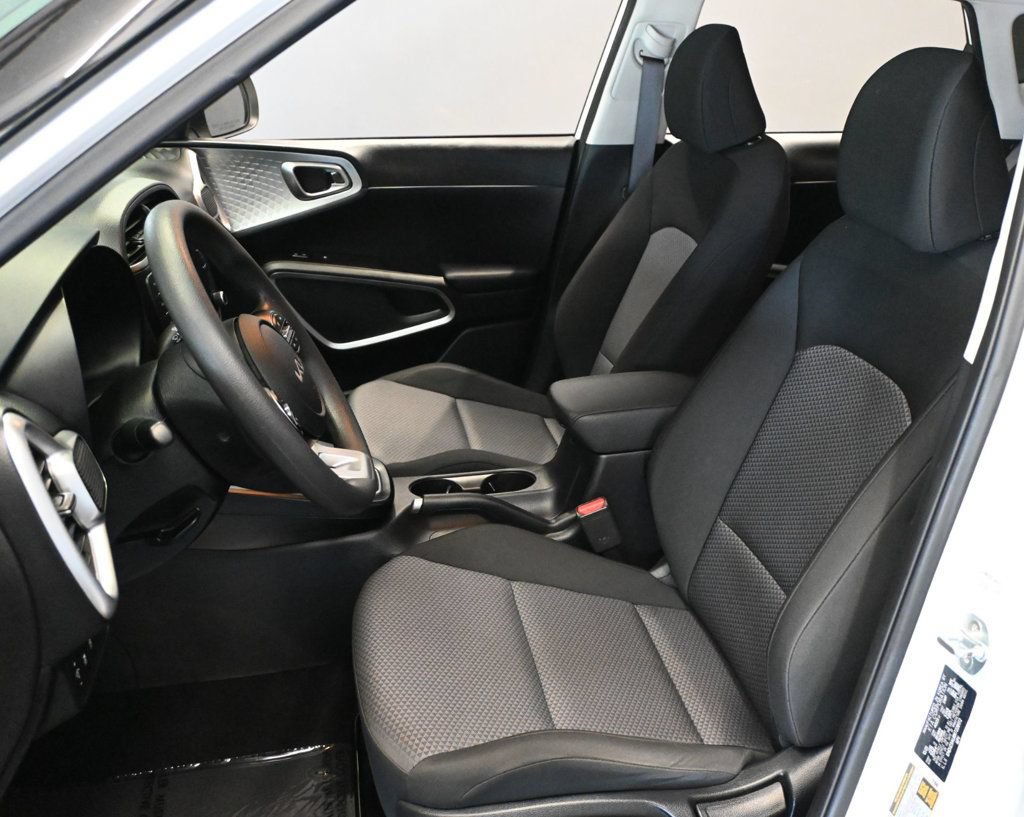 Used 2024 Kia Soul LX FWD image 16