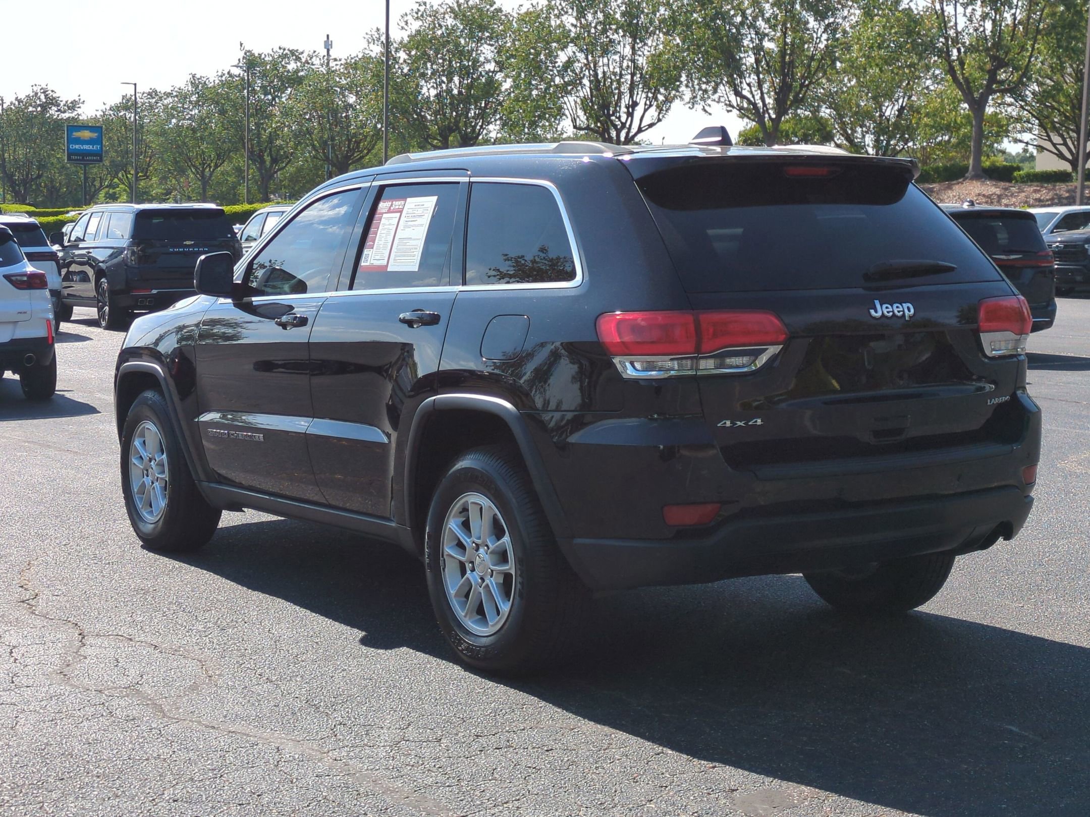 Used 2019 Jeep Grand Cherokee Laredo AWD/4WD image 8