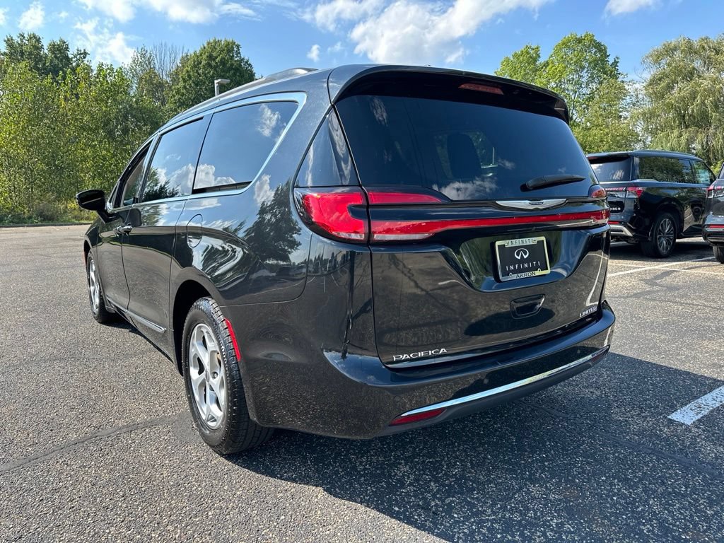 Used 2023 Chrysler Pacifica Limited FWD image 12