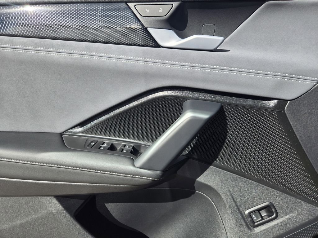 New 2026 Volkswagen Tiguan SE FWD image 18