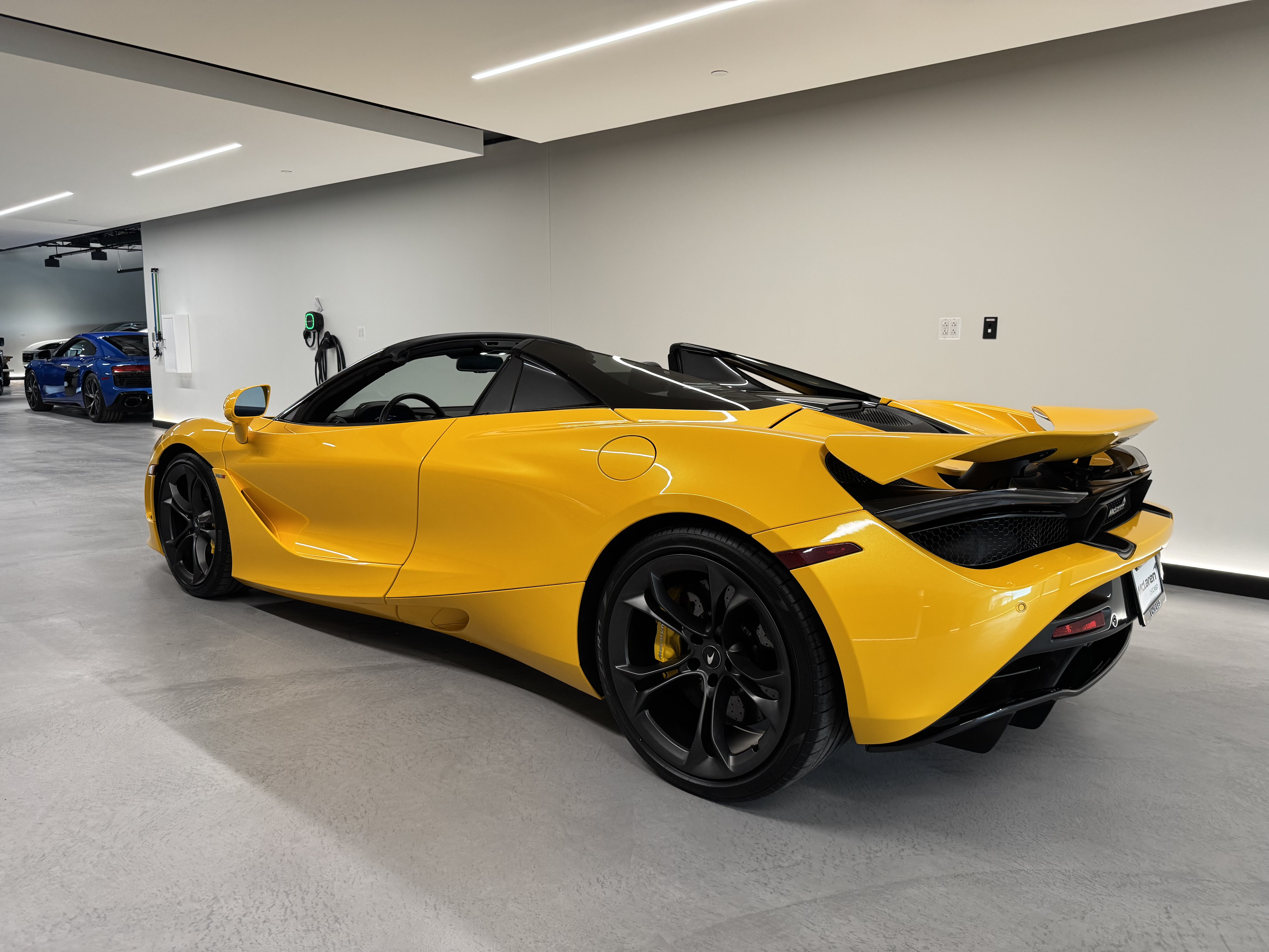 Used 2022 McLaren 720S Spider RWD image 17