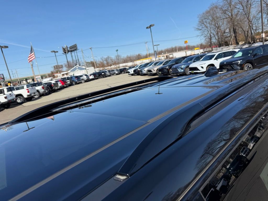 Used 2024 GMC Acadia AT4 w/ Luxury Package image 9