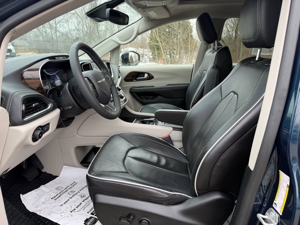 Used 2023 Chrysler Pacifica Limited image 10