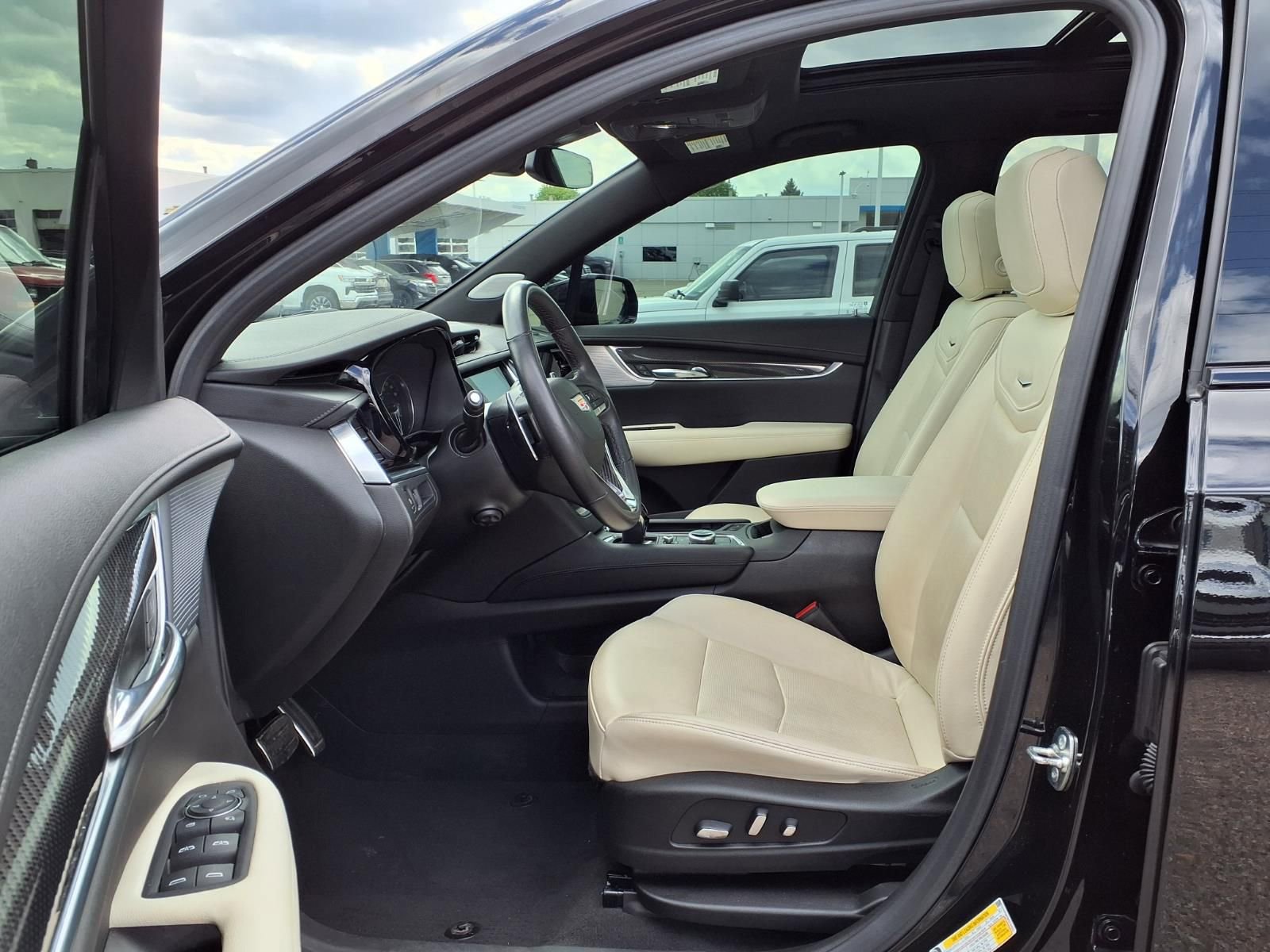 Used 2024 Cadillac XT6 Sport w/ LPO, Floor Liner Package AWD/4WD image 16