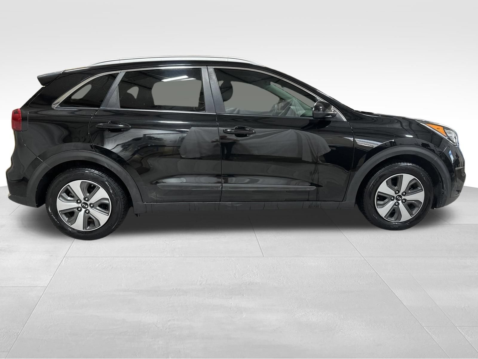 Used 2019 Kia Niro LX FWD image 4