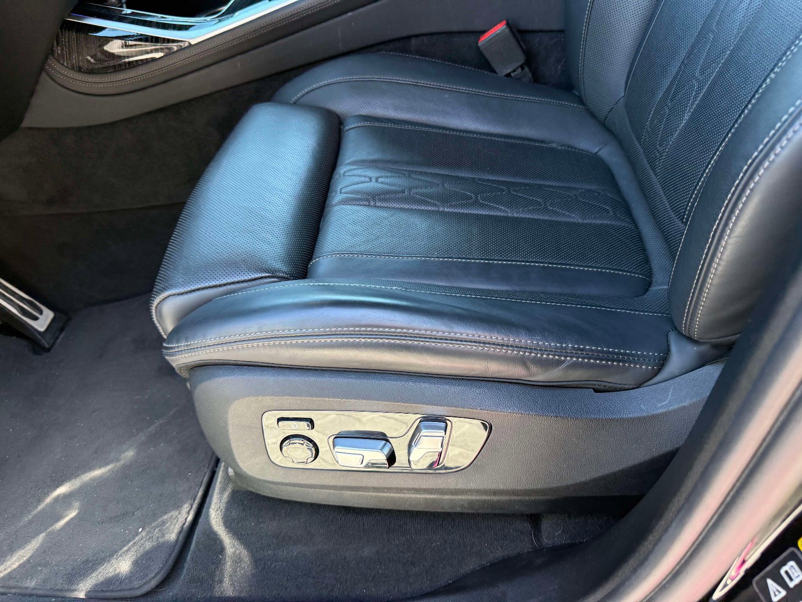 Used 2021 BMW X7 xDrive40i w/ M Sport Package image 37