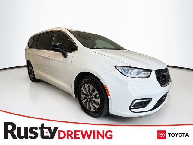 Used 2026 Chrysler Pacifica Select FWD image 1