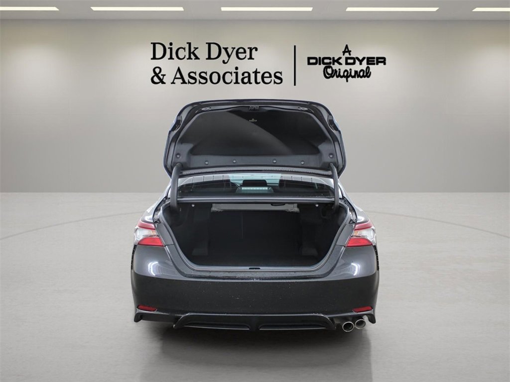 Used 2021 Toyota Camry SE image 4