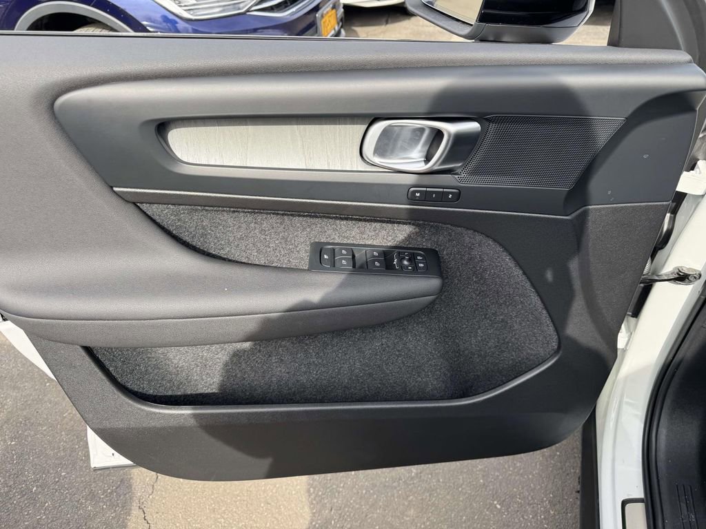 Certified 2026 Volvo XC40 B5 Plus w/ Protection Package Premier image 14