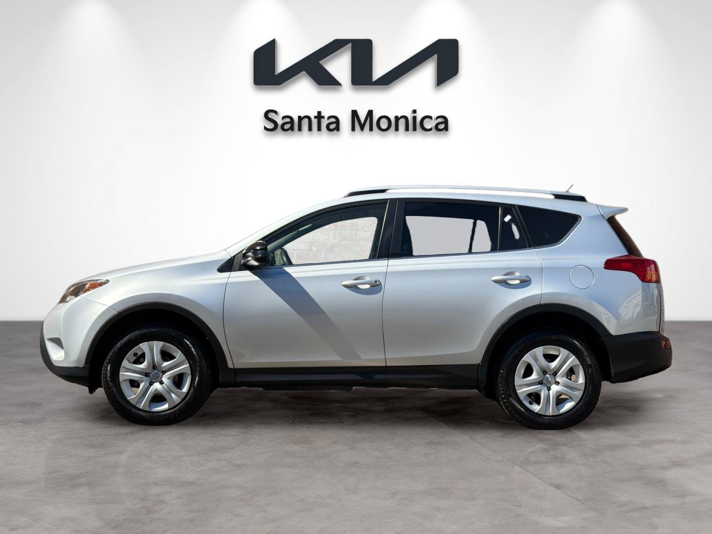 Used 2015 Toyota RAV4 LE FWD image 3