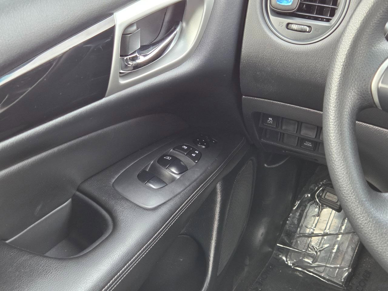 Used 2019 Nissan Pathfinder S image 27