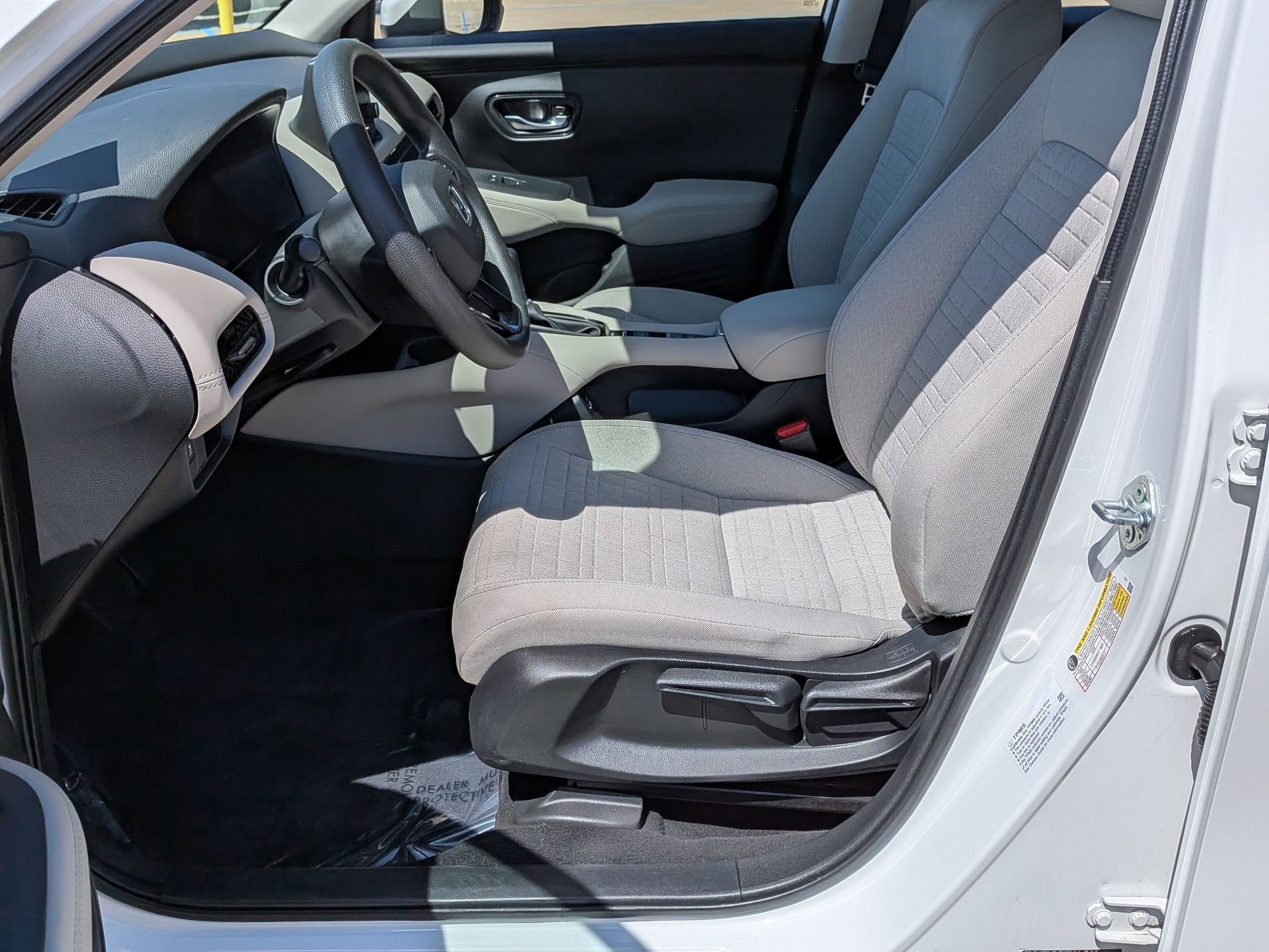 Used 2023 Honda HR-V LX image 11