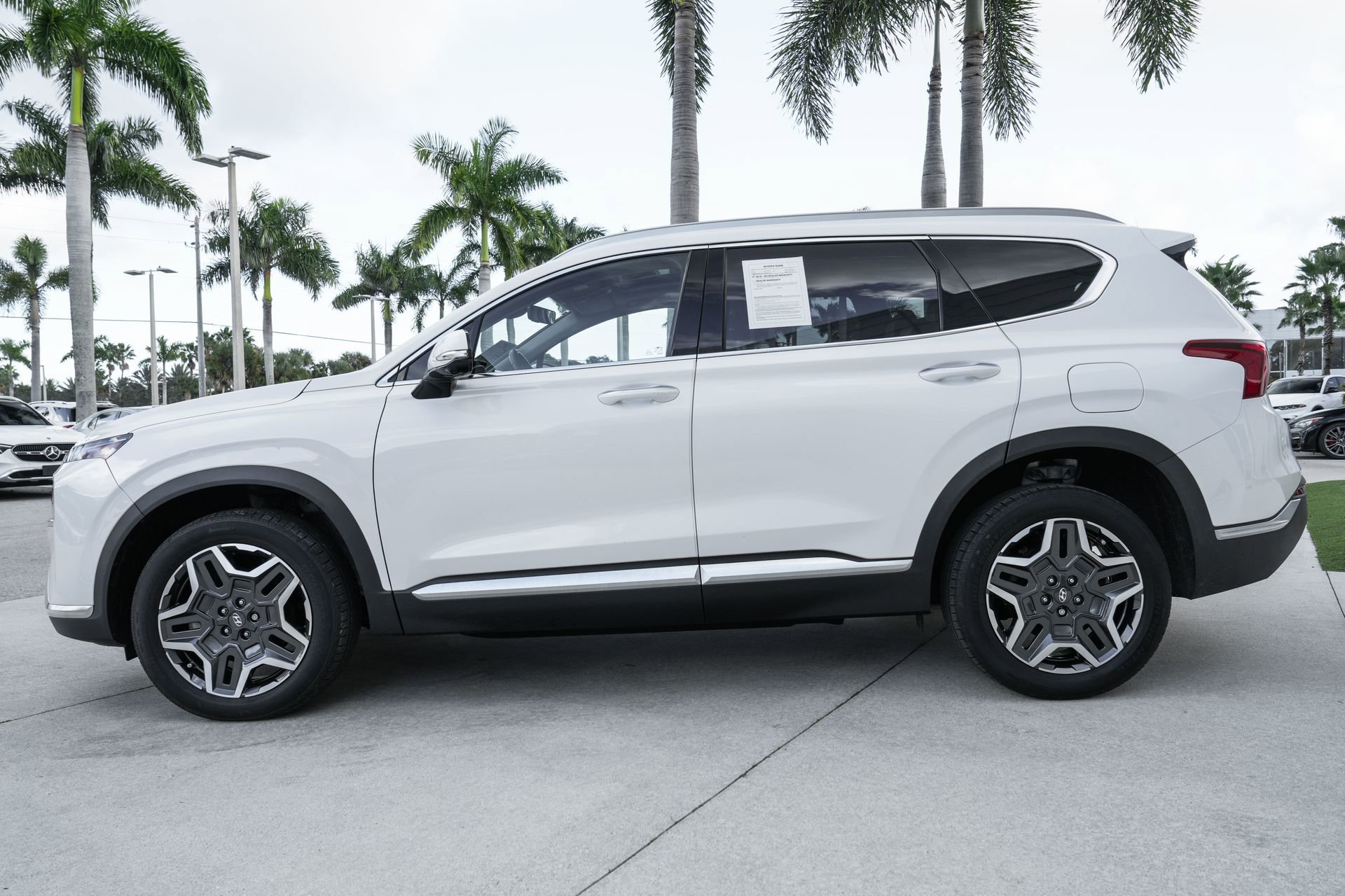 Used 2023 Hyundai Santa Fe SEL Premium w/ Cargo Package image 23