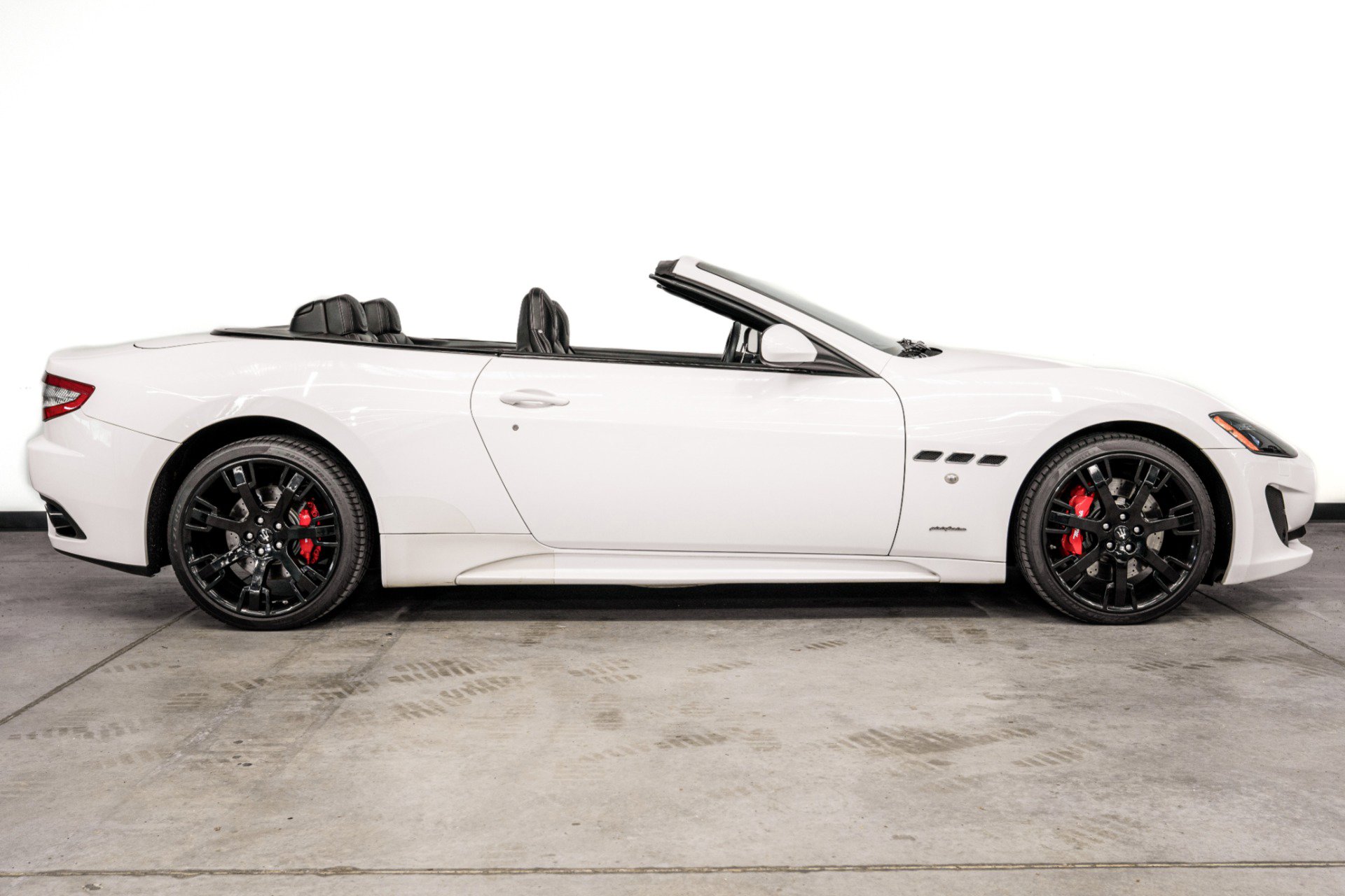 Used 2016 Maserati GranTurismo Sport RWD image 41