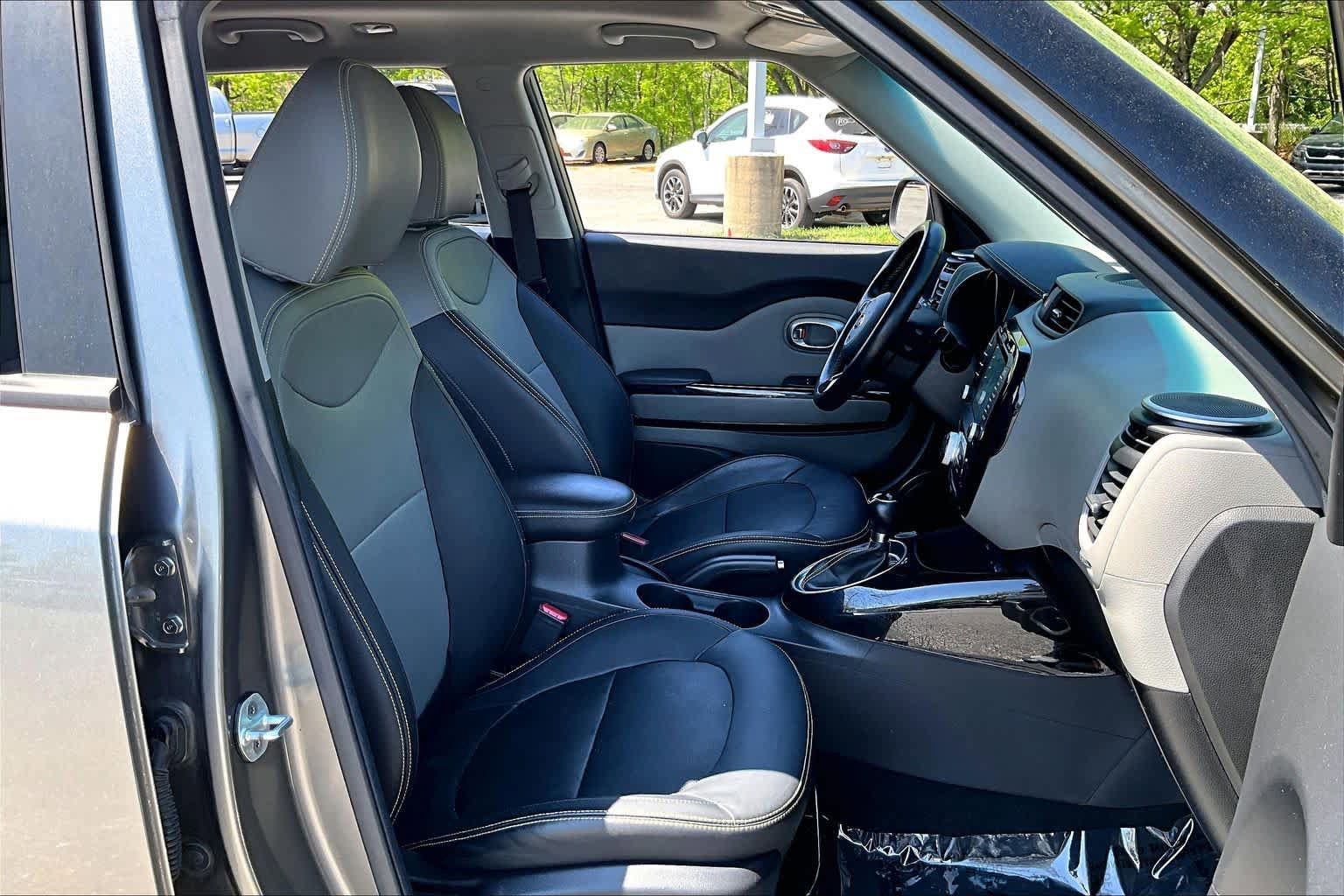Used 2016 Kia Soul + w/ Primo Package FWD image 9