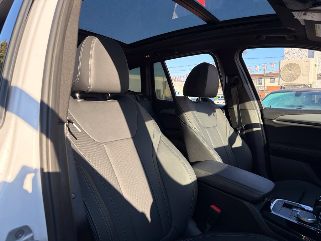 Used 2024 BMW X3 xDrive30i w/ M Sport Package AWD/4WD image 12