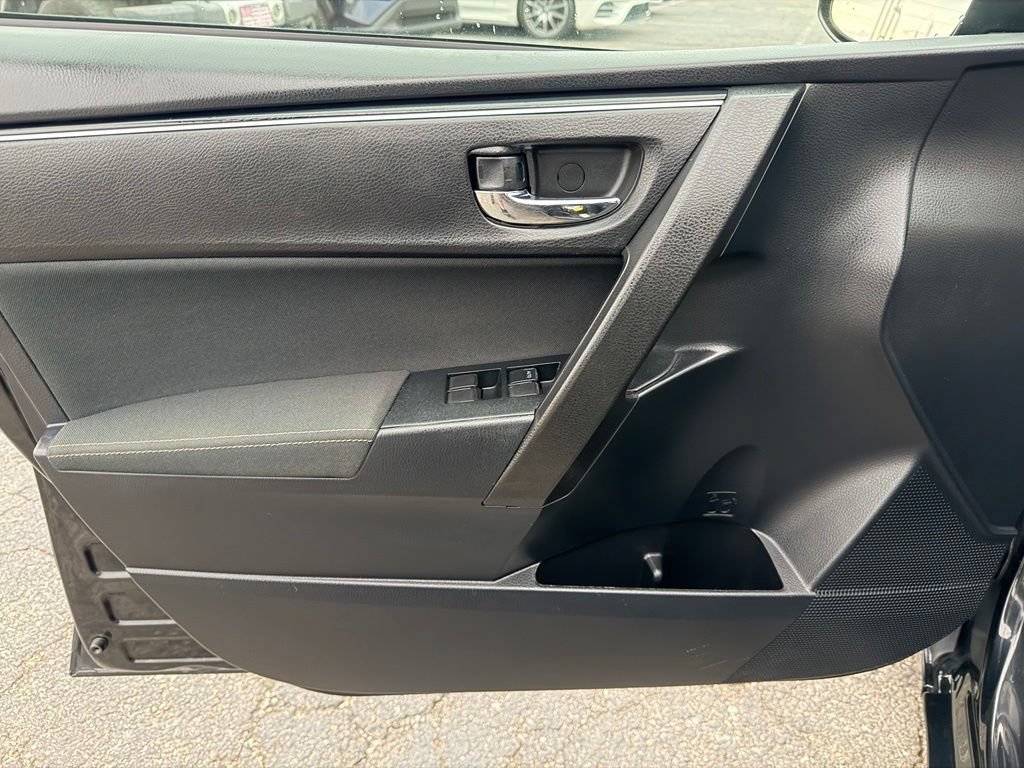 Used 2018 Toyota Corolla LE FWD image 28