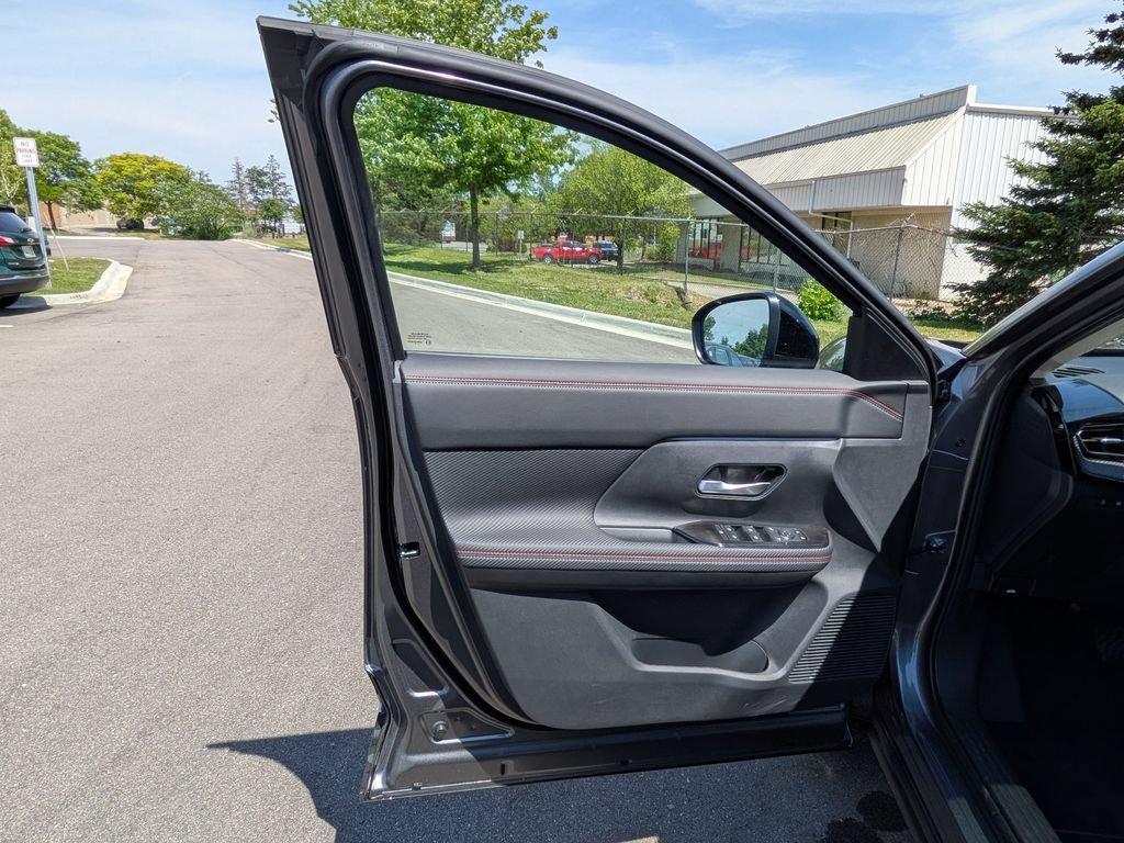 New 2026 Nissan Kicks SR w/ SR Premium Package AWD/4WD image 14