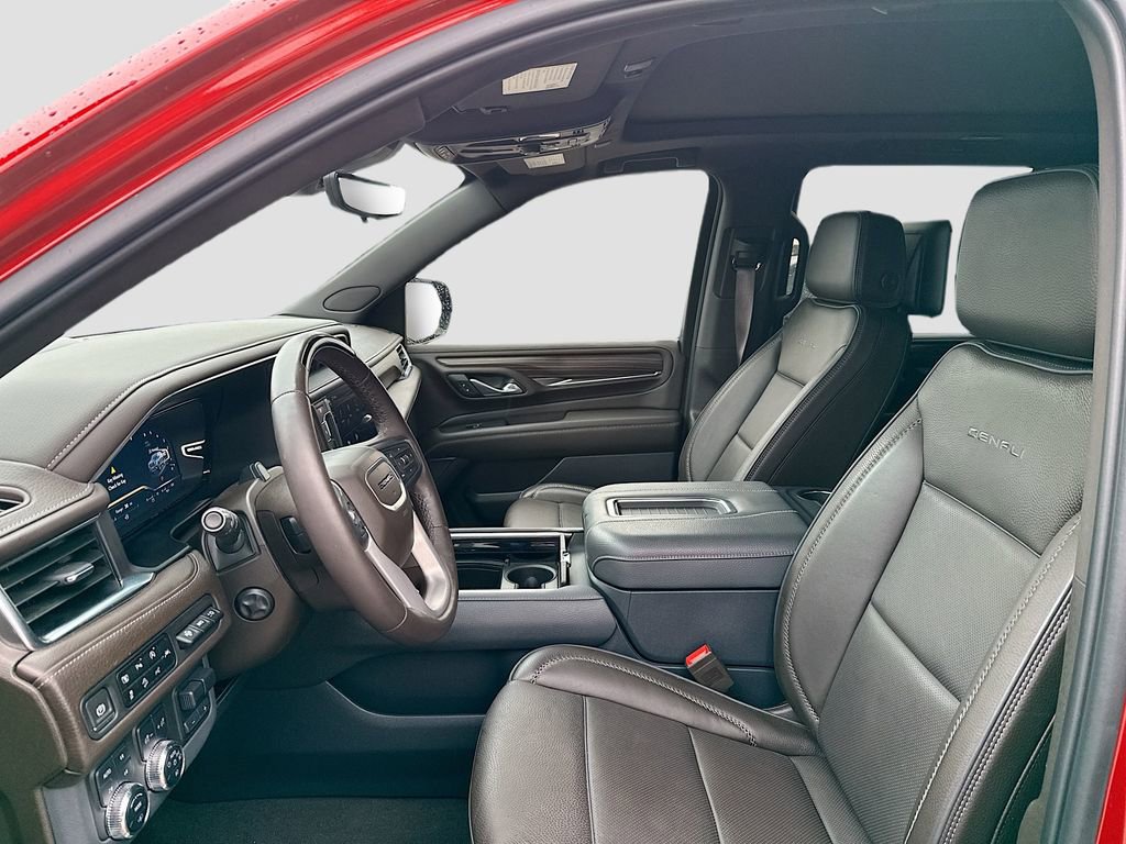 Used 2024 GMC Yukon Denali w/ Denali Reserve Package image 11