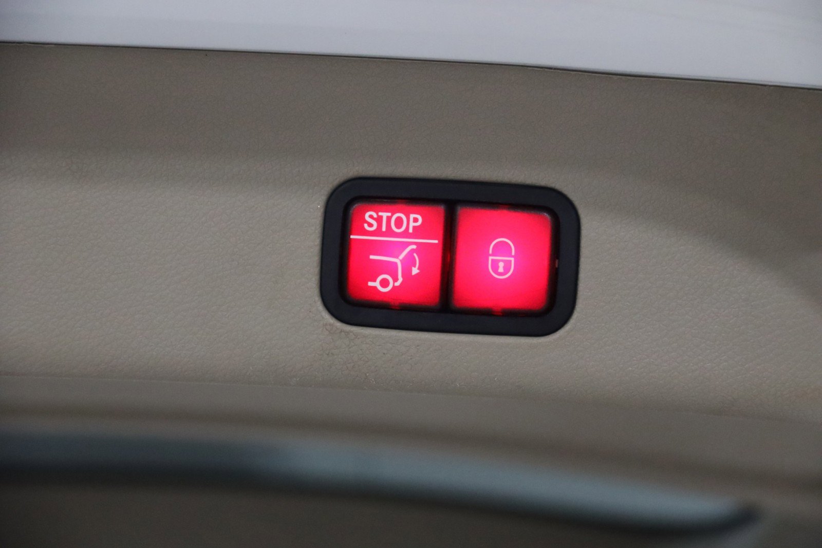 Used 2013 Mercedes-Benz GL 550 4MATIC AMG Sport 4dr Suv image 33