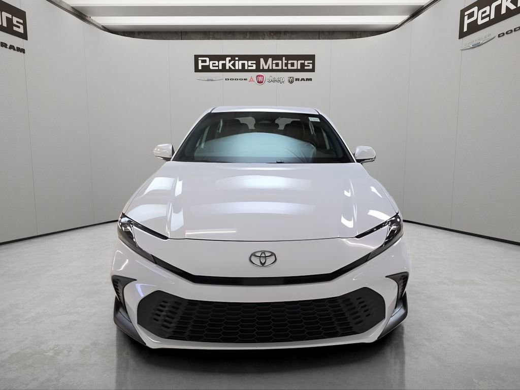 Used 2025 Toyota Camry SE image 8