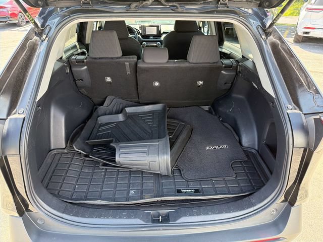 Used 2020 Toyota RAV4 LE AWD/4WD image 21