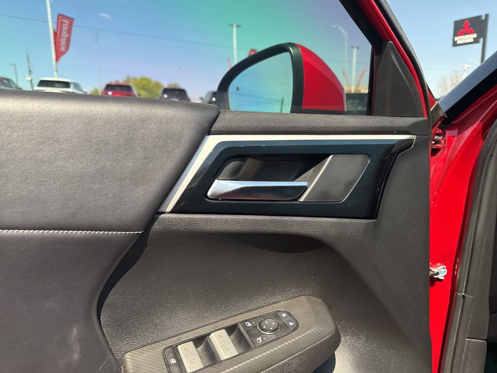 Used 2022 Mitsubishi Outlander SE image 13