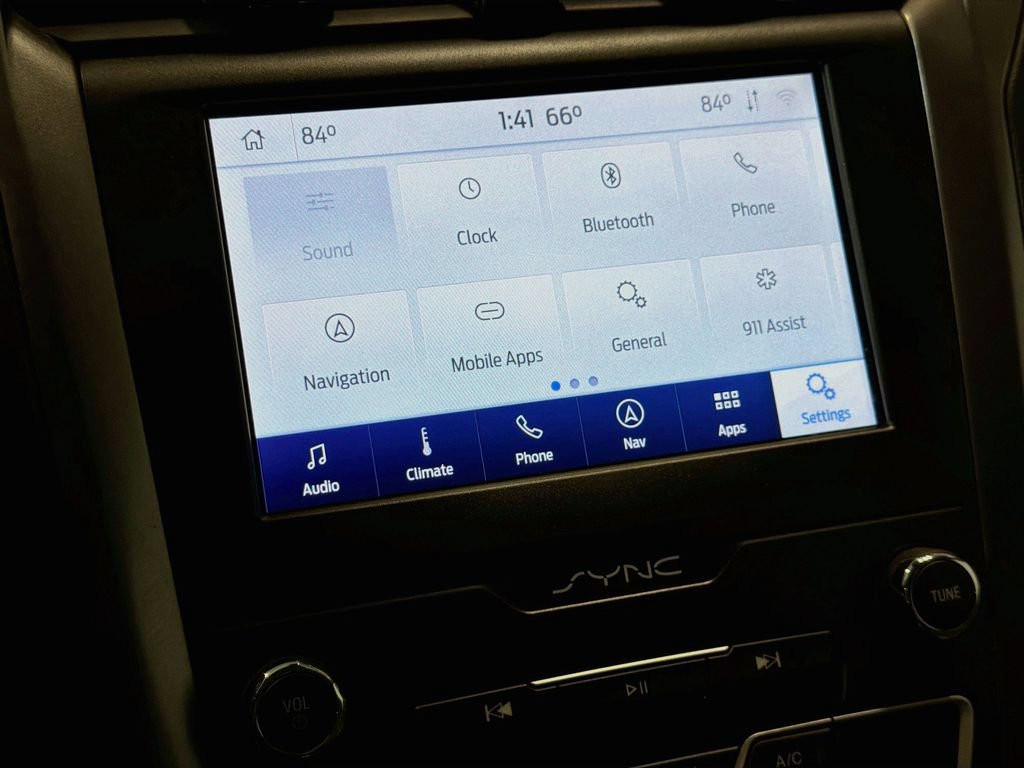 Used 2020 Ford Fusion SE FWD image 15