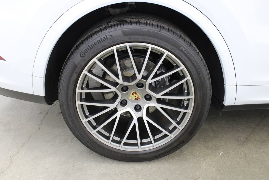 Certified 2023 Porsche Cayenne Platinum Edition image 13