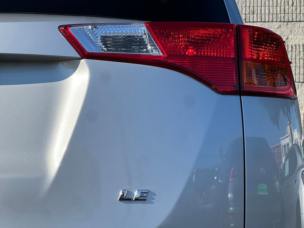Used 2015 Toyota RAV4 LE image 9