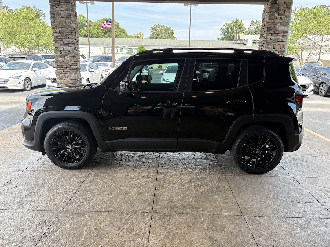 Used 2019 Jeep Renegade Latitude FWD image 9