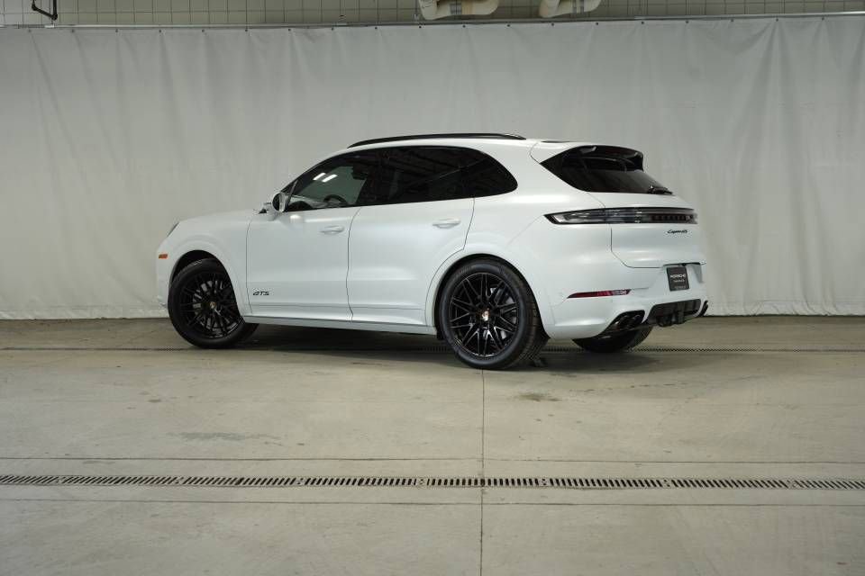 New 2026 Porsche Cayenne GTS image 3