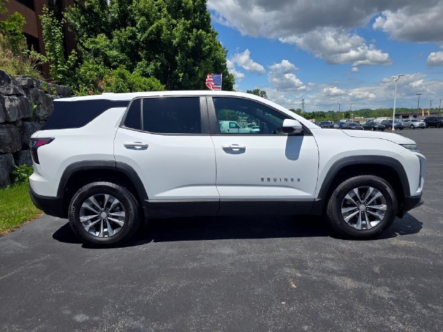 Used 2025 Chevrolet Equinox LT AWD/4WD image 2