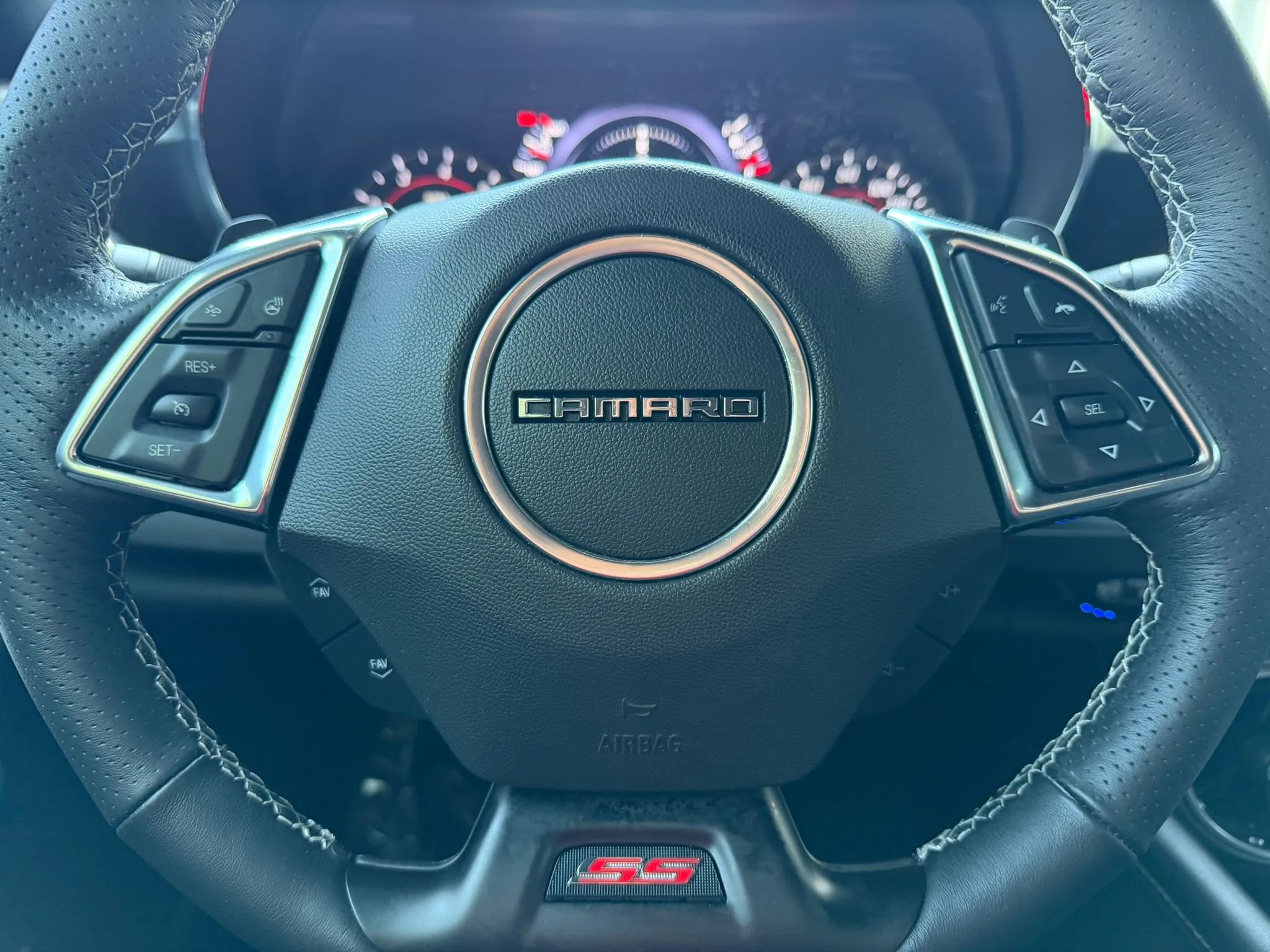 Used 2019 Chevrolet Camaro SS w/ Black Appearance Package RWD image 15