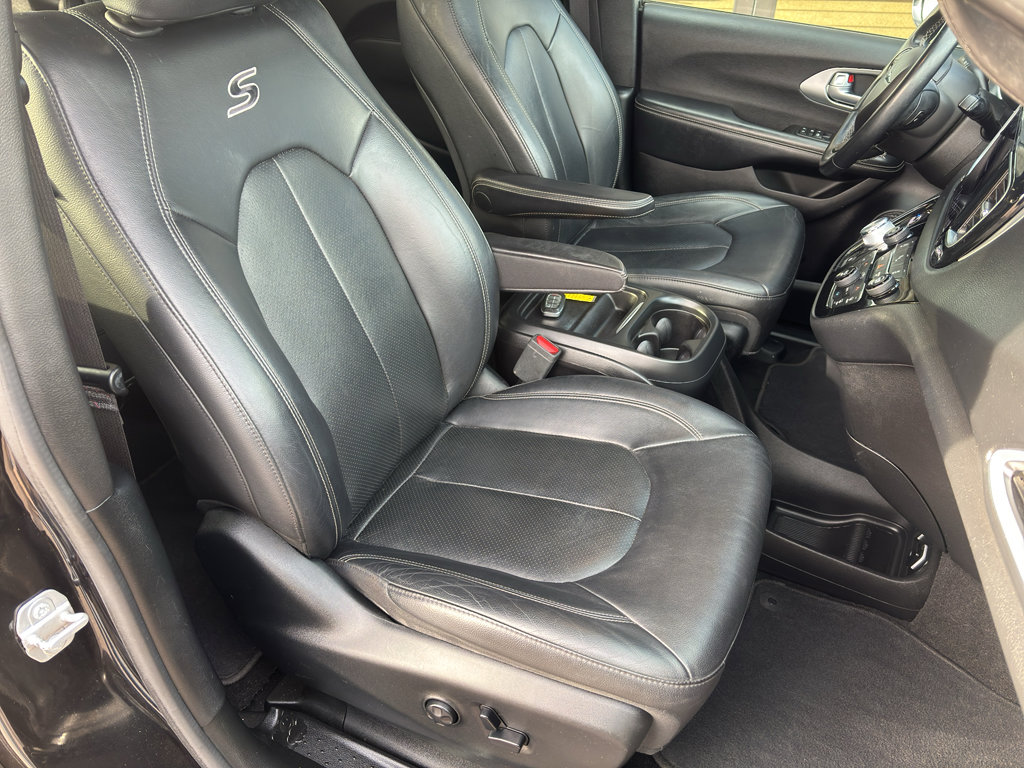 Used 2018 Chrysler Pacifica Touring-L w/ Premium Audio Group image 10