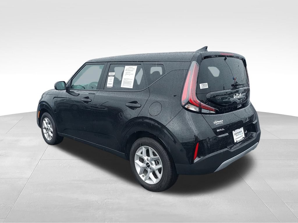 Used 2025 Kia Soul LX w/ LX Technology Package FWD image 6