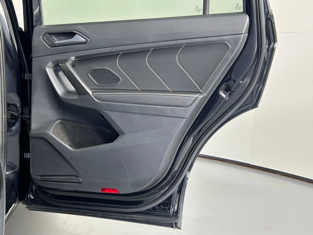 Used 2022 Volkswagen Tiguan SEL R-Line image 12