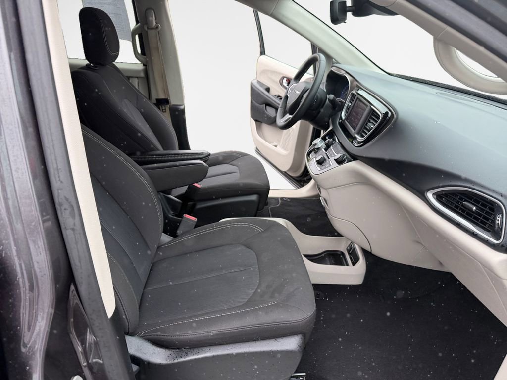 Used 2023 Chrysler Voyager LX FWD image 26