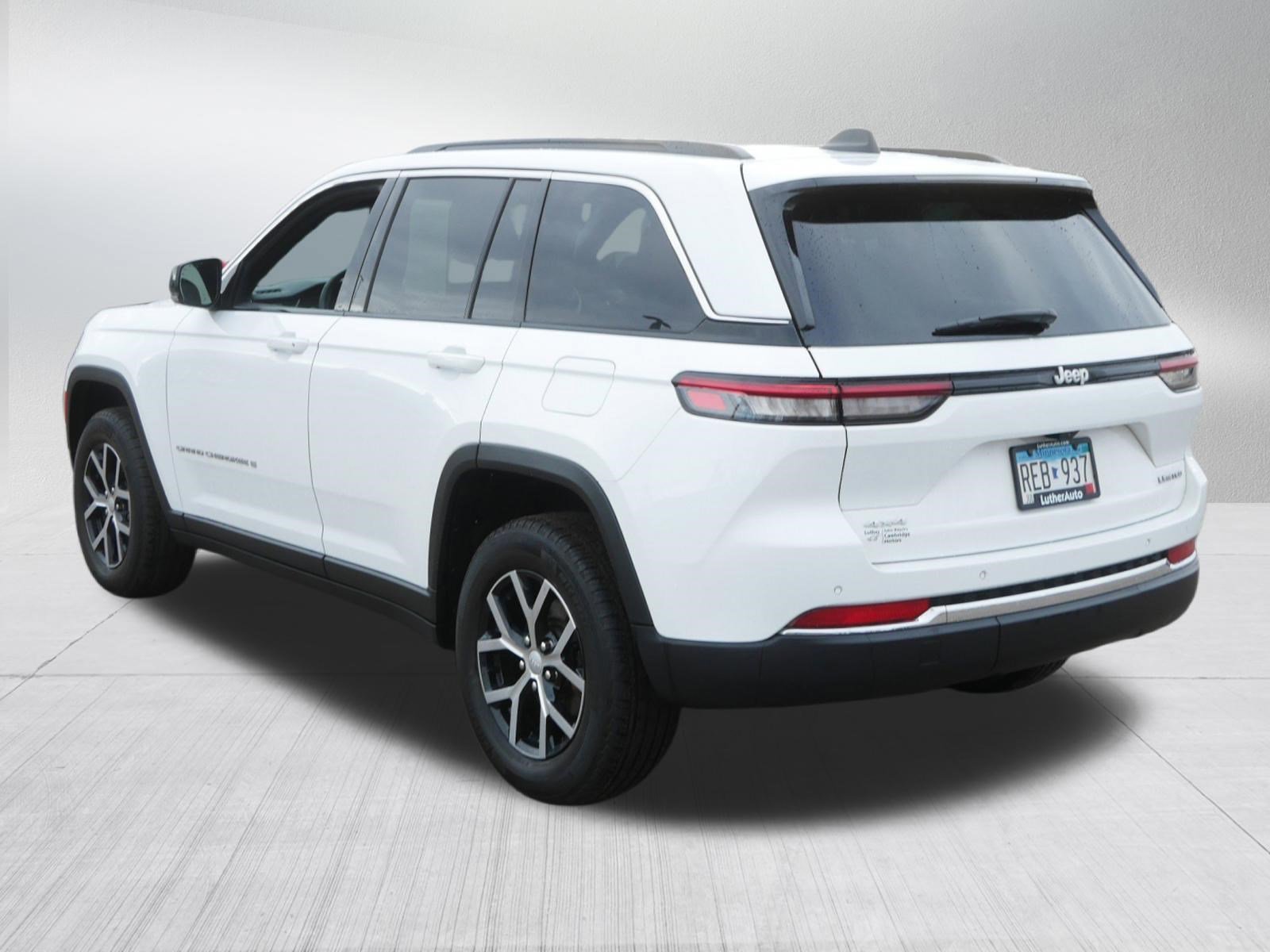 Used 2024 Jeep Grand Cherokee Limited w/ Trailer Tow Package image 5