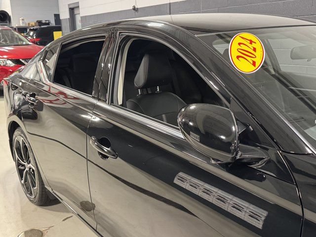 Used 2024 Nissan Altima 2.5 SR FWD image 8