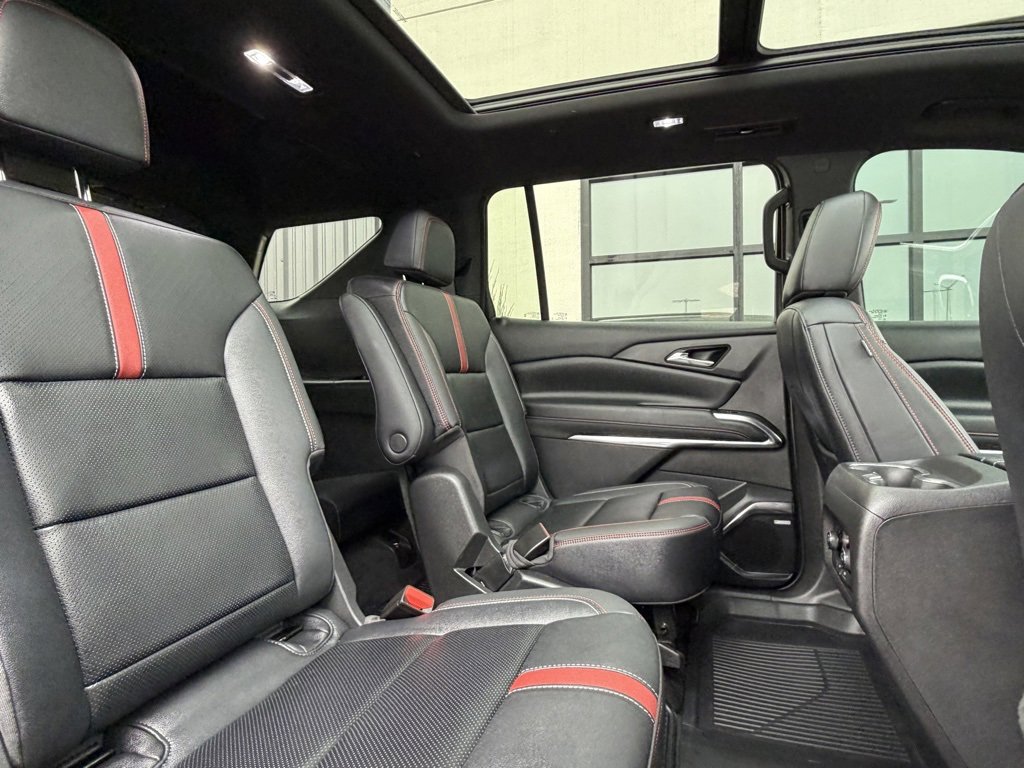 Used 2024 Chevrolet Traverse RS image 21