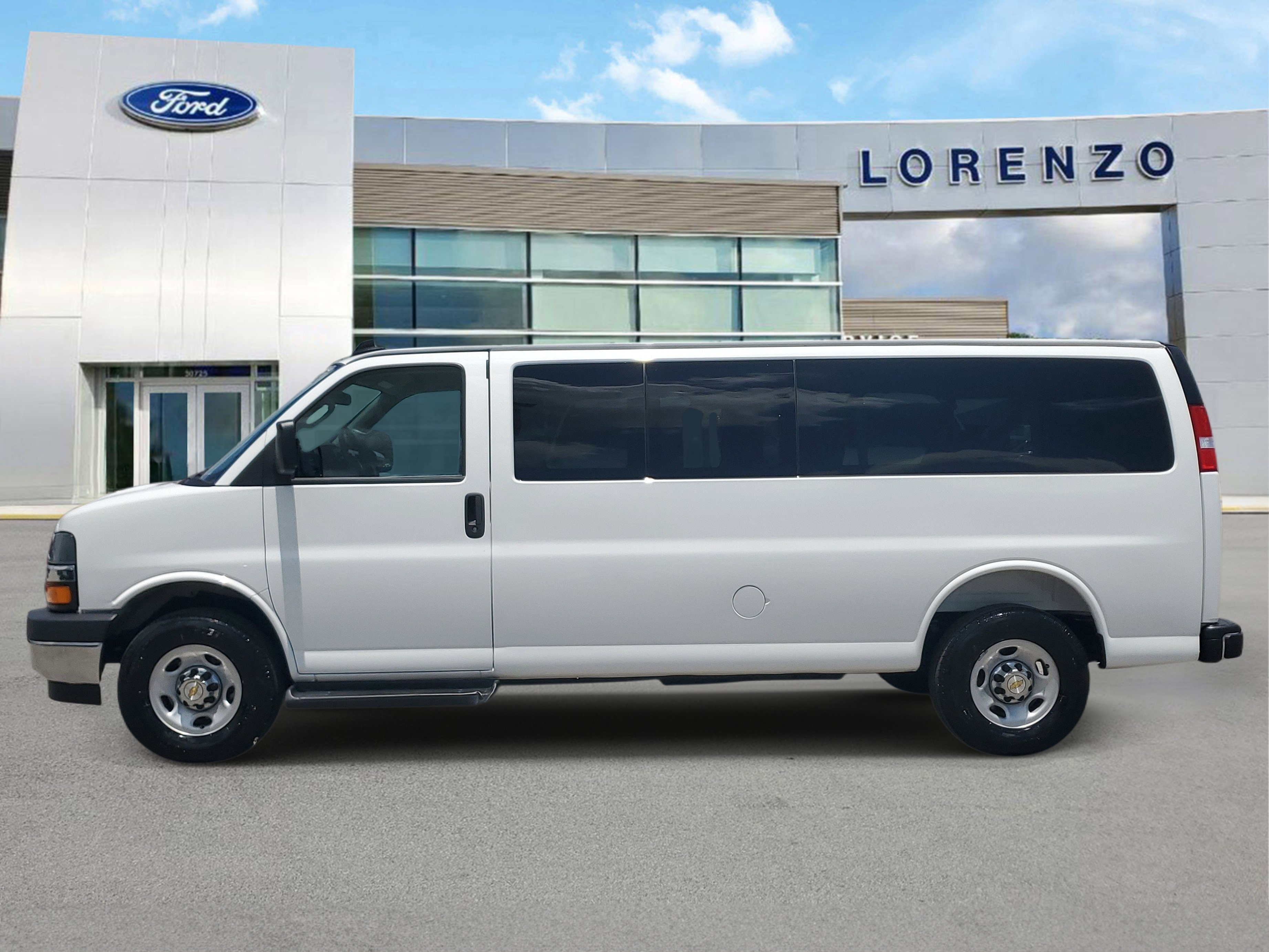 Used 2025 Chevrolet Express 3500 LT w/ LT Preferred Equipment Group RWD image 8