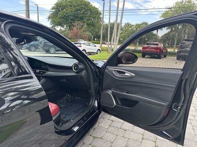 Used 2022 Alfa Romeo Giulia Veloce RWD image 23