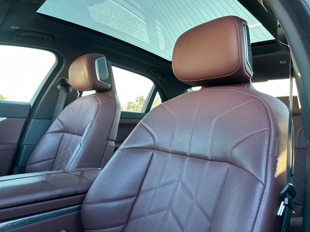 Certified 2023 BMW 760i xDrive image 18